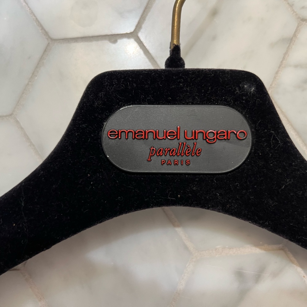 Emanuel Ungaro parallèle Paris black velvet hanger